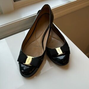 Ferragamo women ballerina black shoes size 7.5